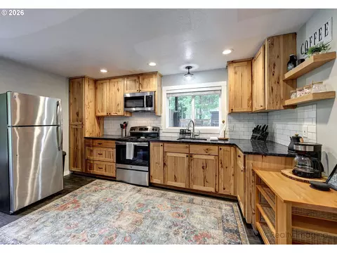 Kitchen - 23797 E Lolo Pass Rd, Rhododendron, OR 97049 photo 1 of 2