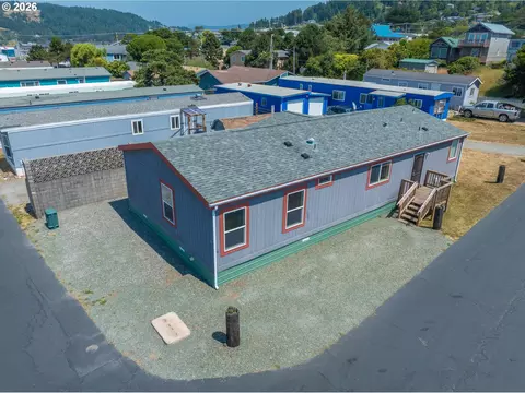 94120 Strahan St #40, Gold Beach, OR 97444