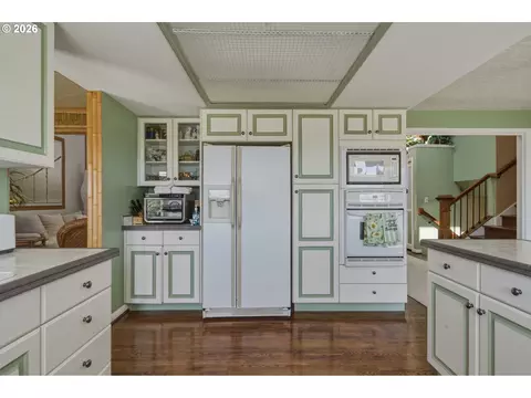 Kitchen - 650 NW Brady Rd, Camas, WA 98607 photo 2 of 5