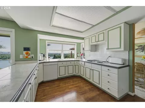 Kitchen - 650 NW Brady Rd, Camas, WA 98607 photo 1 of 5