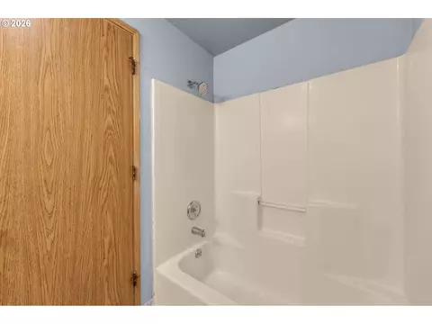 Bath - 455 NW 15th Ave, Camas, WA 98607 photo 3 of 3