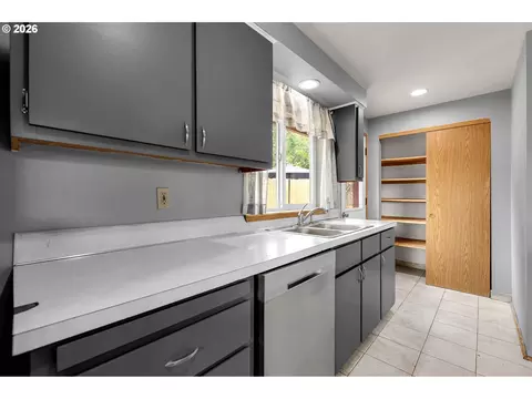 Kitchen - 455 NW 15th Ave, Camas, WA 98607 photo 2 of 5