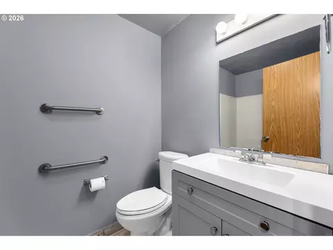 Bath - 455 NW 15th Ave, Camas, WA 98607 photo 2 of 3