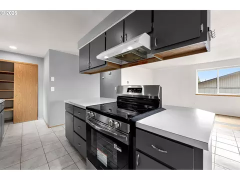 Kitchen - 455 NW 15th Ave, Camas, WA 98607 photo 1 of 5