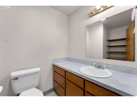 Bath - 455 NW 15th Ave, Camas, WA 98607 photo 1 of 3