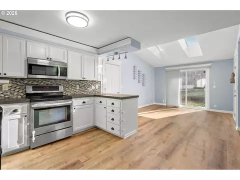 Kitchen - 421 S 70th Pl, Springfield, OR 97478 photo 5 of 5