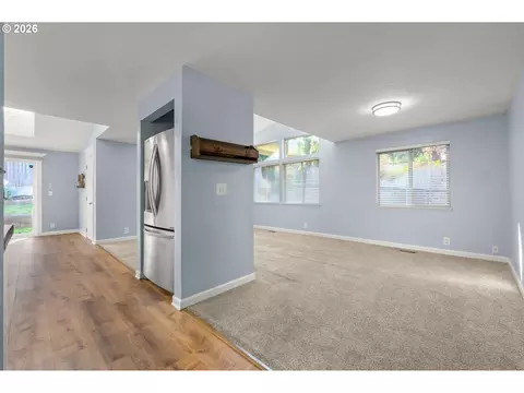Living - 421 S 70th Pl, Springfield, OR 97478 photo 1 of 6