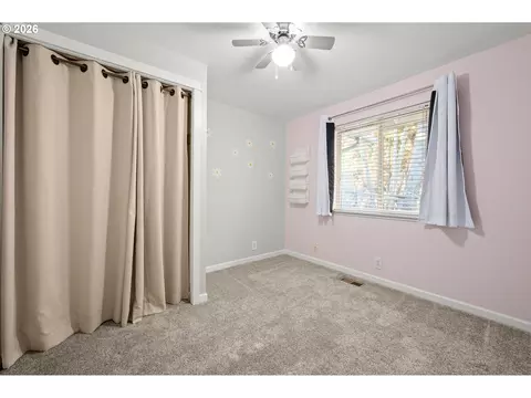 Bedroom - 421 S 70th Pl, Springfield, OR 97478 photo 5 of 5