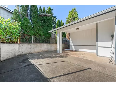 Exterior - 421 S 70th Pl, Springfield, OR 97478 photo 9 of 12