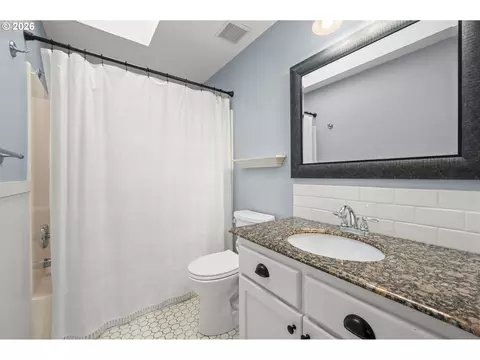 Bath - 421 S 70th Pl, Springfield, OR 97478 photo 2 of 2