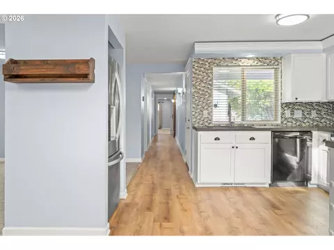 Entry Way - 421 S 70th Pl, Springfield, OR 97478 photo 1 of 1