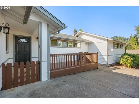 Exterior - 421 S 70th Pl, Springfield, OR 97478 photo 3 of 12