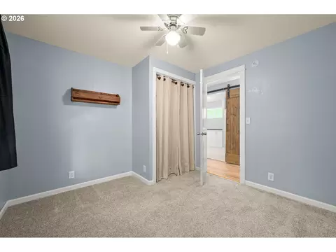 Bedroom - 421 S 70th Pl, Springfield, OR 97478 photo 4 of 5