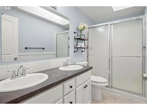 Bath - 421 S 70th Pl, Springfield, OR 97478 photo 1 of 2