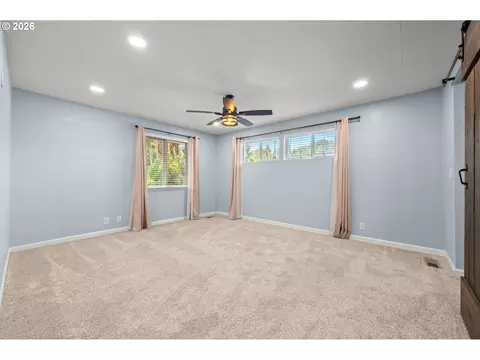 Bedroom - 421 S 70th Pl, Springfield, OR 97478 photo 1 of 5