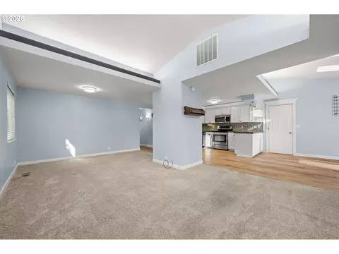 Living - 421 S 70th Pl, Springfield, OR 97478 photo 4 of 6