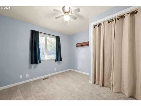 Bedroom - 421 S 70th Pl, Springfield, OR 97478 photo 3 of 5