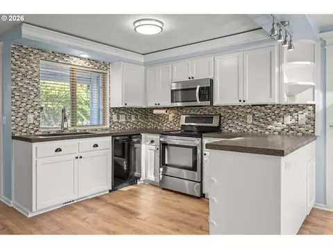 Kitchen - 421 S 70th Pl, Springfield, OR 97478 photo 1 of 5