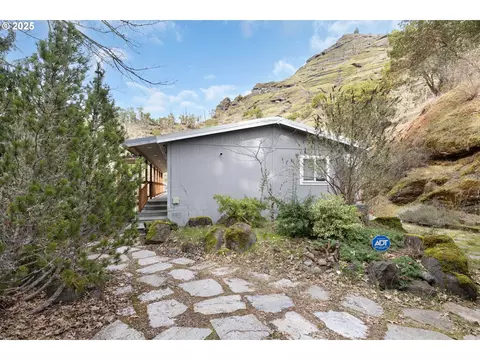 2721 Reston Rd, Roseburg, OR 97470