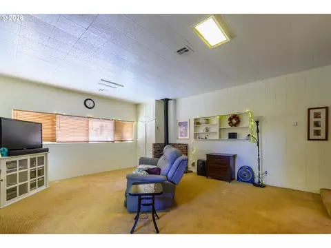 Living - 783 Howard Ave, Eugene, OR 97404 photo 1 of 3