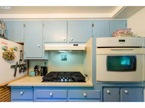Kitchen - 783 Howard Ave, Eugene, OR 97404 photo 4 of 4