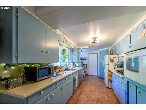 Kitchen - 783 Howard Ave, Eugene, OR 97404 photo 3 of 4