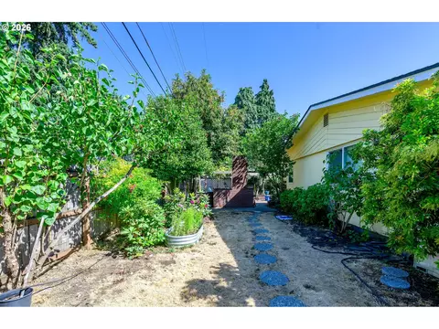 Exterior - 783 Howard Ave, Eugene, OR 97404 photo 9 of 9