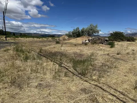 E 9th, The Dalles, OR 97058