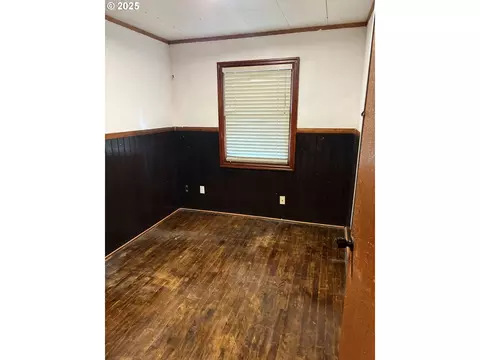 Bedroom - 1281 Hwy 99n, Eugene, OR 97402 photo 3 of 5
