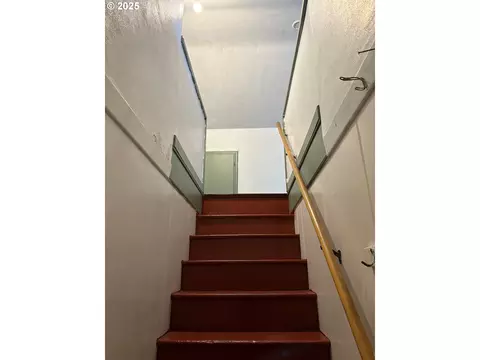 Entry Way - 1281 Hwy 99n, Eugene, OR 97402 photo 2 of 3