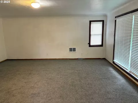 Living - 1281 Hwy 99n, Eugene, OR 97402 photo 1 of 2