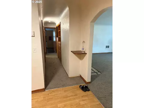 Entry Way - 1281 Hwy 99n, Eugene, OR 97402 photo 3 of 3