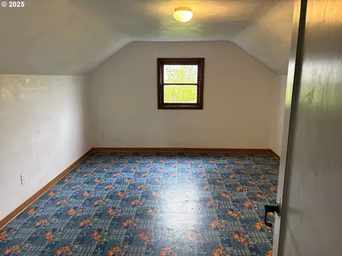 Bedroom - 1281 Hwy 99n, Eugene, OR 97402 photo 1 of 5