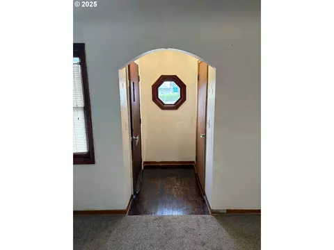 Entry Way - 1281 Hwy 99n, Eugene, OR 97402 photo 1 of 3