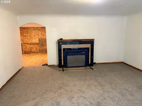 Living - 1281 Hwy 99n, Eugene, OR 97402 photo 2 of 2