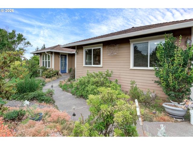 2208 NW 102nd St, Vancouver, WA 98685