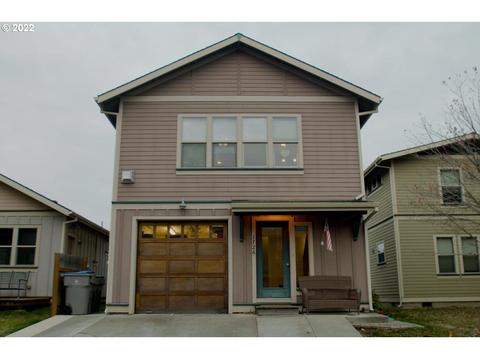 1726 Sunderland Ln, Hood River, OR 97031