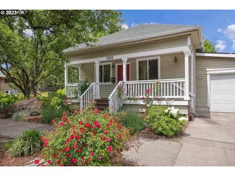 7803 SE Yamhill St, Portland, OR 97215