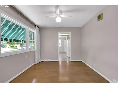 Living - 3095 Dapple Way, Eugene, OR 97401 photo 5 of 6
