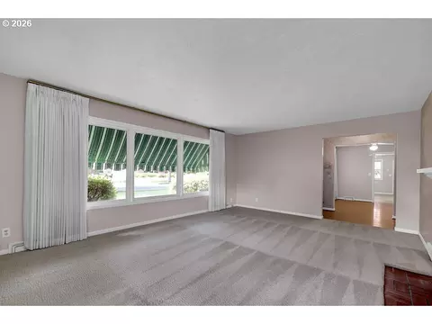 Living - 3095 Dapple Way, Eugene, OR 97401 photo 2 of 6