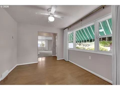Living - 3095 Dapple Way, Eugene, OR 97401 photo 6 of 6