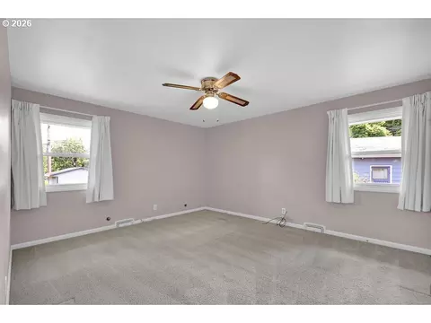 Bedroom - 3095 Dapple Way, Eugene, OR 97401 photo 6 of 8