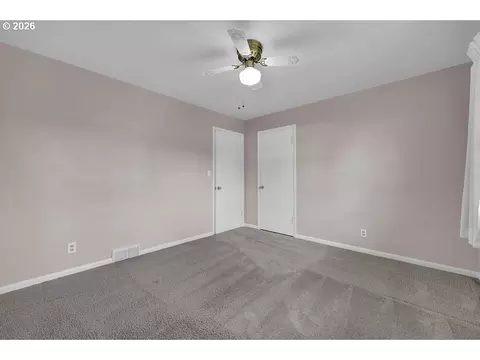 Bedroom - 3095 Dapple Way, Eugene, OR 97401 photo 4 of 8