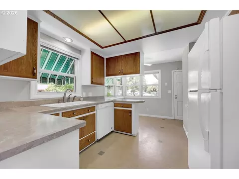 Kitchen - 3095 Dapple Way, Eugene, OR 97401 photo 1 of 7