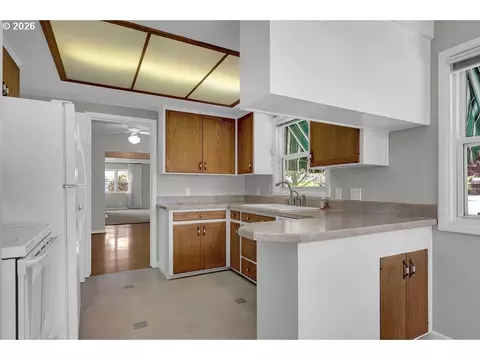 Kitchen - 3095 Dapple Way, Eugene, OR 97401 photo 7 of 7