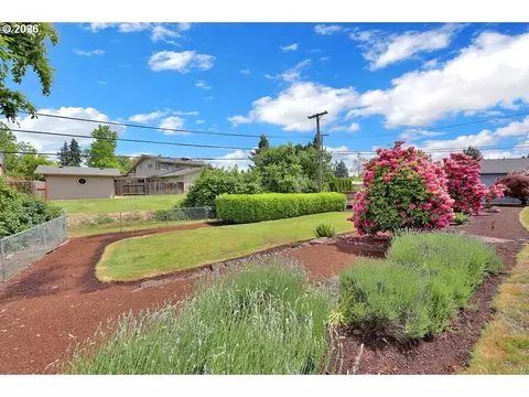 Exterior - 3095 Dapple Way, Eugene, OR 97401 photo 5 of 12