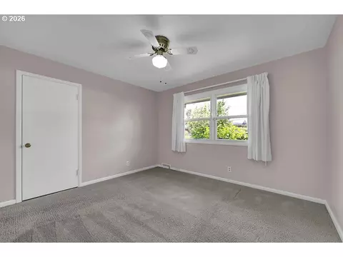 Bedroom - 3095 Dapple Way, Eugene, OR 97401 photo 5 of 8