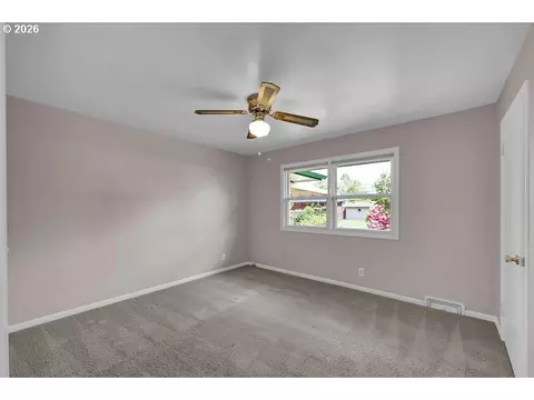 Bedroom - 3095 Dapple Way, Eugene, OR 97401 photo 1 of 8