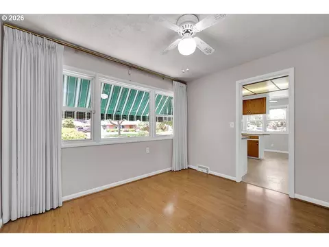 Living - 3095 Dapple Way, Eugene, OR 97401 photo 4 of 6