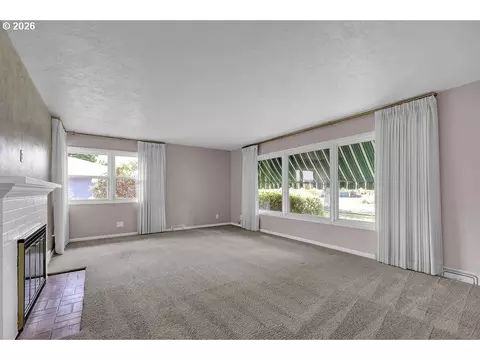 Living - 3095 Dapple Way, Eugene, OR 97401 photo 1 of 6